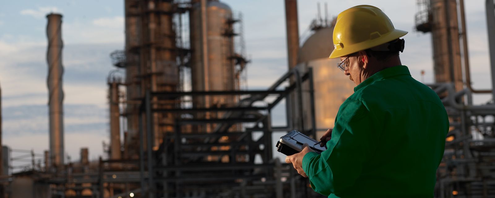 Oil refinery safety and operational excellence | Emerson US